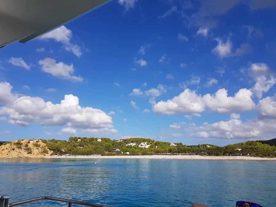 Cala Jondal paisaje